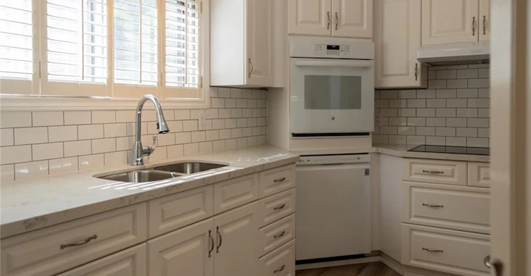 Upper-359 Queensdale Avenue E, Hamilton, ON, L9A 1L5 - 2