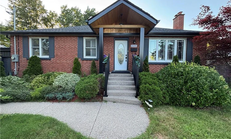 2105 Maplewood Drive