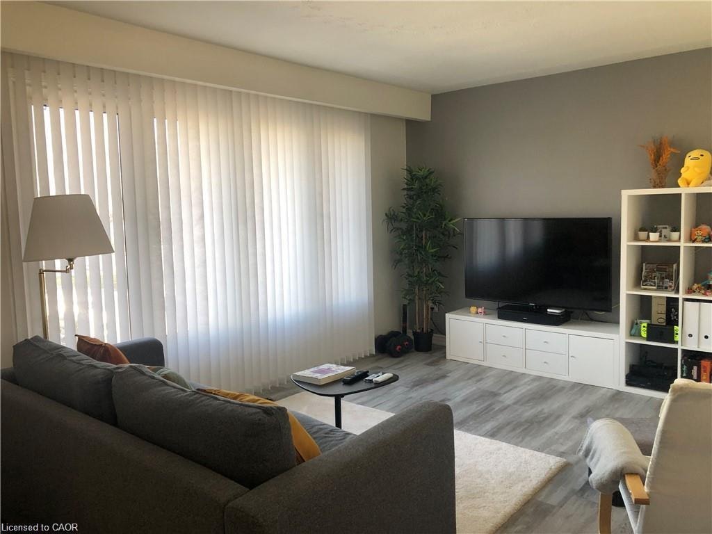 Main-357 Mohawk Road W, Hamilton, ON, L9C 1W5