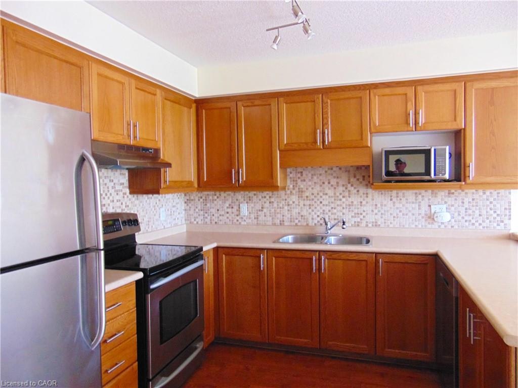 214 Snowdrop Crescent, Kitchener, ON, N2E 4C2 - 4
