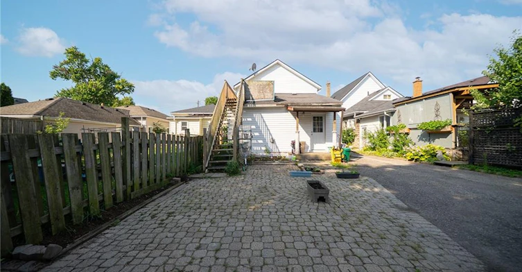 UPPER-20 Fair Avenue, Brantford, ON, N3S 2M5 - 3
