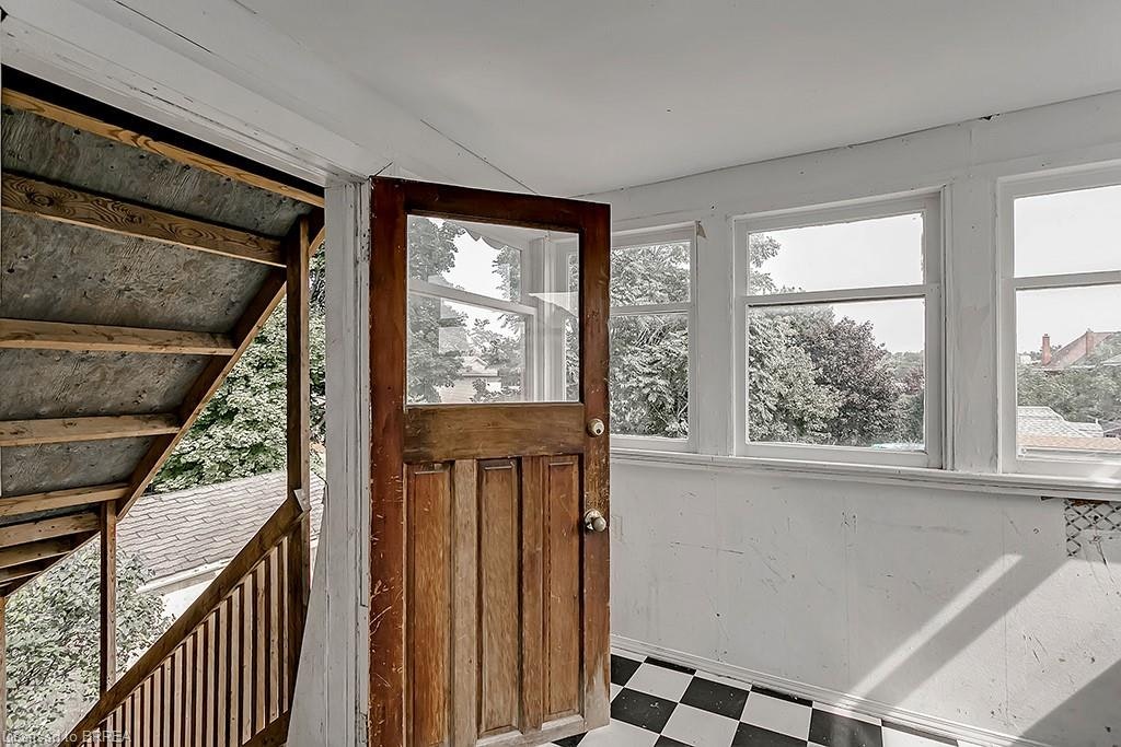 UPPER-153 Drummond Street, Brantford, ON, N3S 6A4 - 3