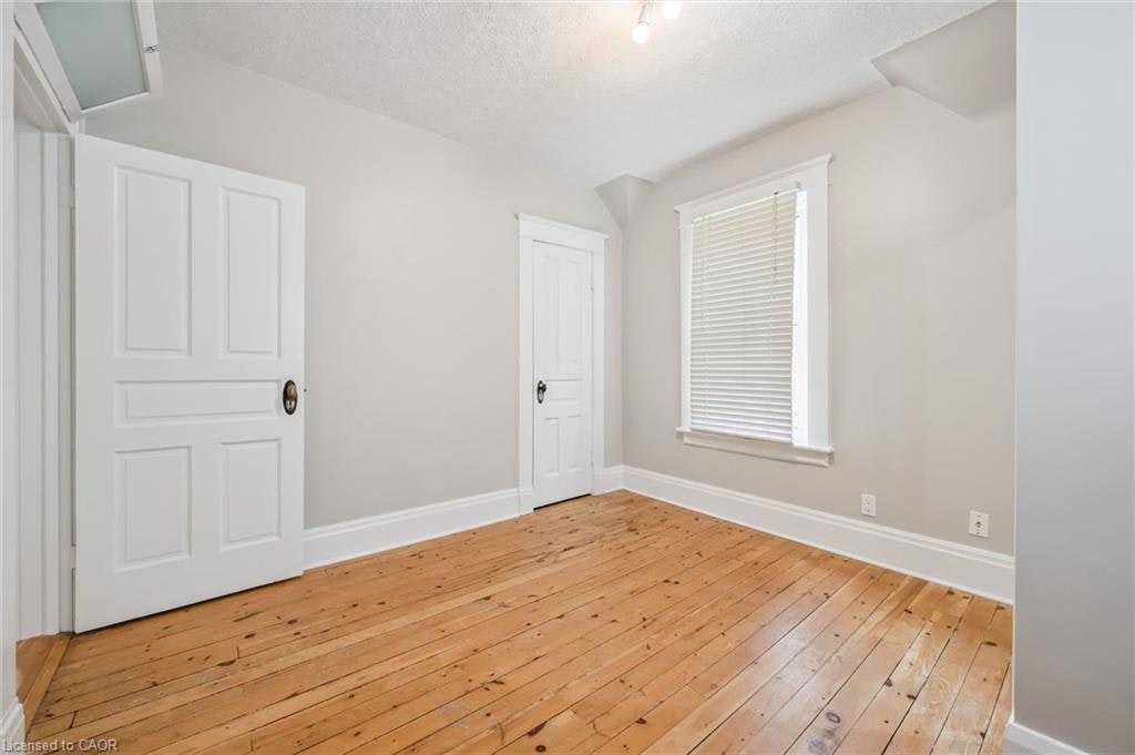 46 Pequegnat Avenue, Kitchener, ON, N2H 1R8 - 26