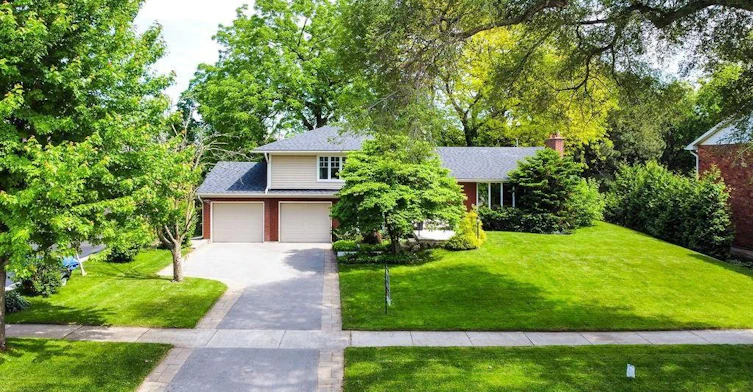 203 Penn Drive, Burlington, ON, L7N 2B6