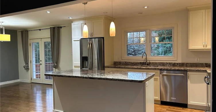 203 Penn Drive, Burlington, ON, L7N 2B6 - 2