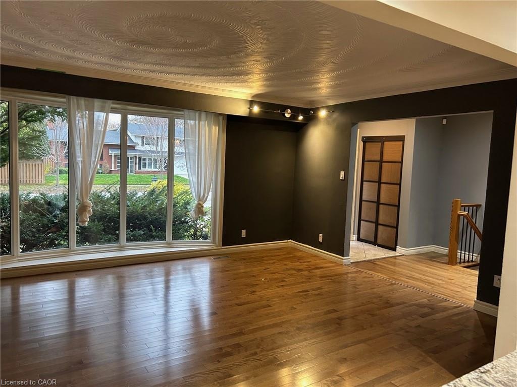 203 Penn Drive, Burlington, ON, L7N 2B6 - 9