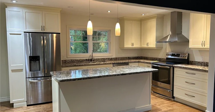 203 Penn Drive, Burlington, ON, L7N 2B6 - 3