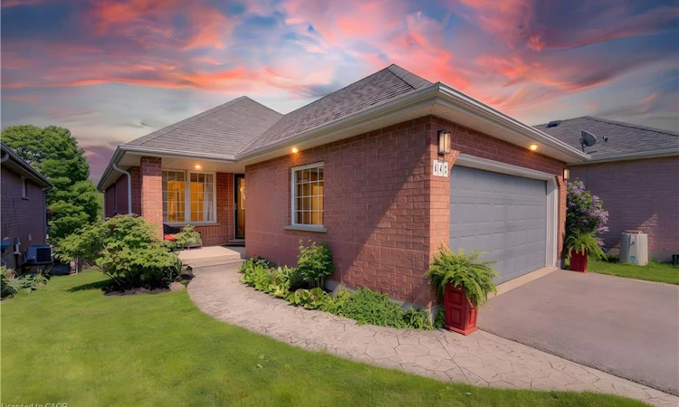 442 Sandbanks Crescent
