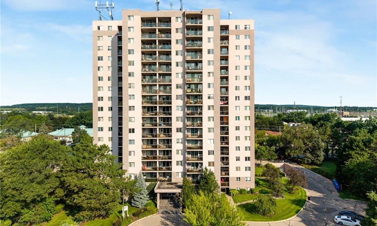 708-975 Warwick Court