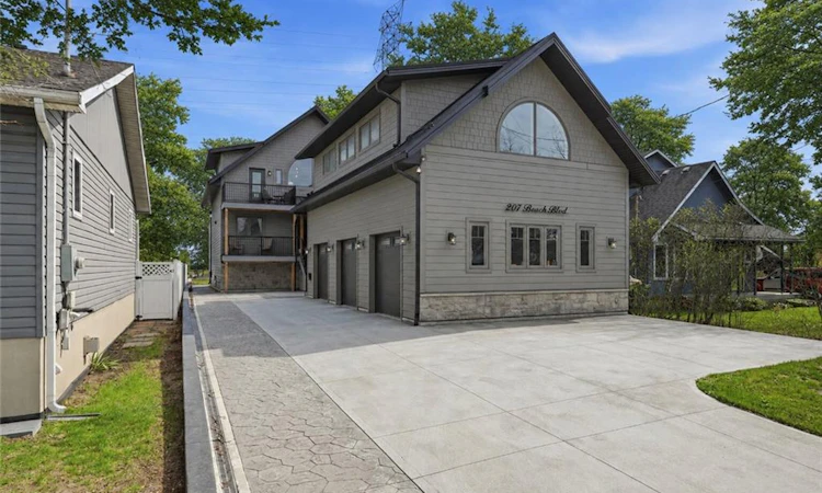 207 Beach Boulevard