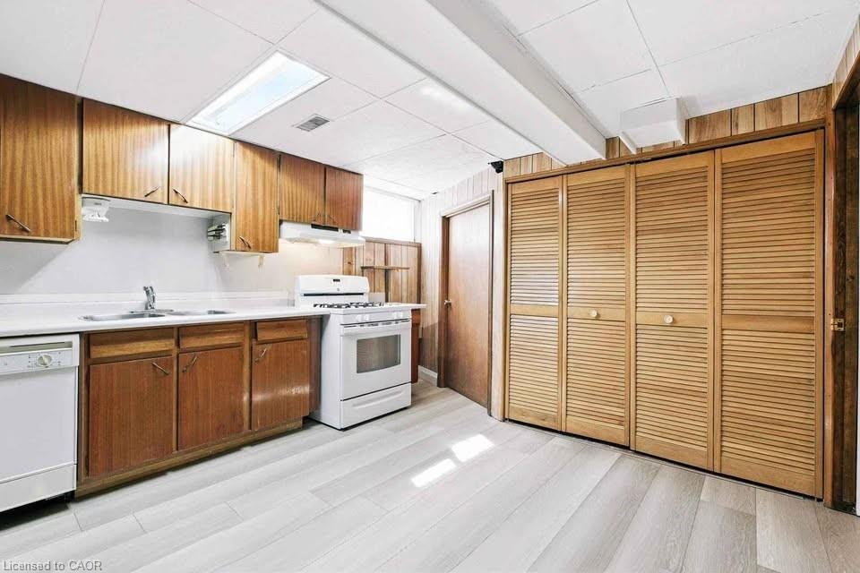 10 Rose Crescent, Hamilton, ON, L8G 3W7 - 3