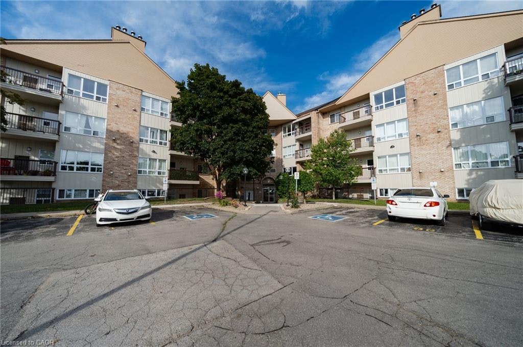 318-15 Hofstetter Avenue, Kitchener, ON, N2A 3Z7