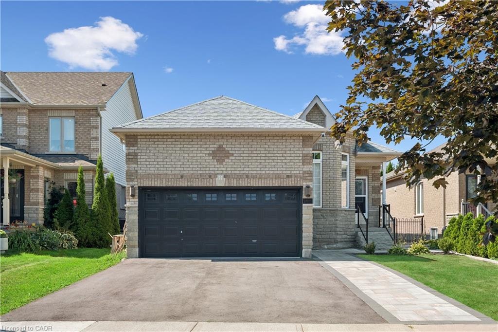 27 Spruce Boulevard, Halton Hills, ON, L7J 2Y3