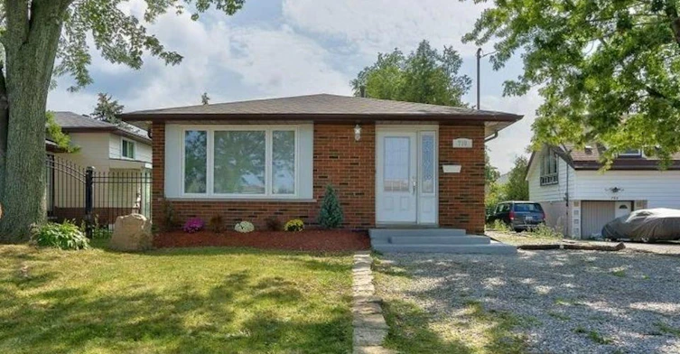 Upper-790 Stone Church Road E, Hamilton, ON, L8W 1A8
