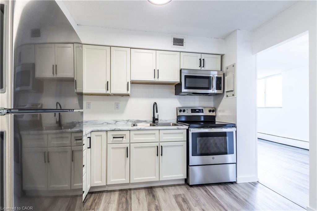 908-975 Warwick Court, Burlington, ON, L7T 3Z7 - 2