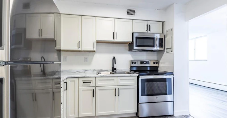 908-975 Warwick Court, Burlington, ON, L7T 3Z7 - 2