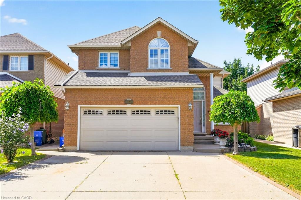 42 Hillgarden Avenue, Hamilton, ON, L8J 3R3