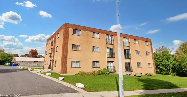 204-76 Brybeck Crescent, Kitchener, ON, N2M 2C6