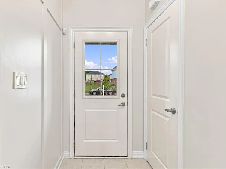 19 Mia Drive, Hamilton, ON, L9B 0K1 - 5