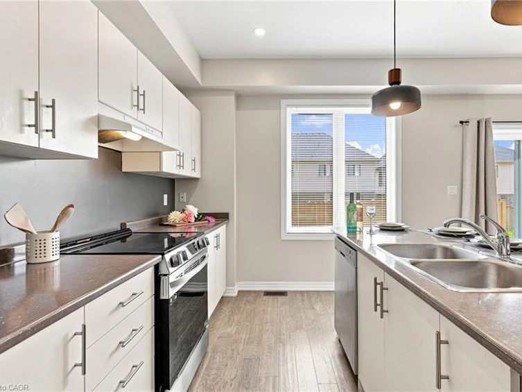 19 Mia Drive, Hamilton, ON, L9B 0K1 - 16