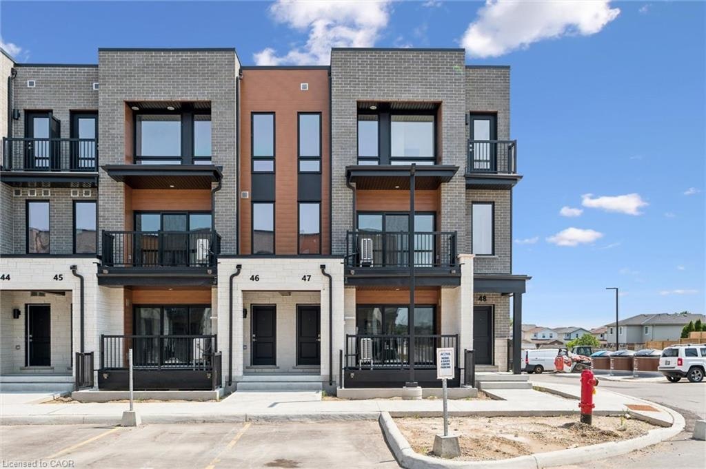 B047-525 Erinbrook Drive, Kitchener, ON, N2E 0L4