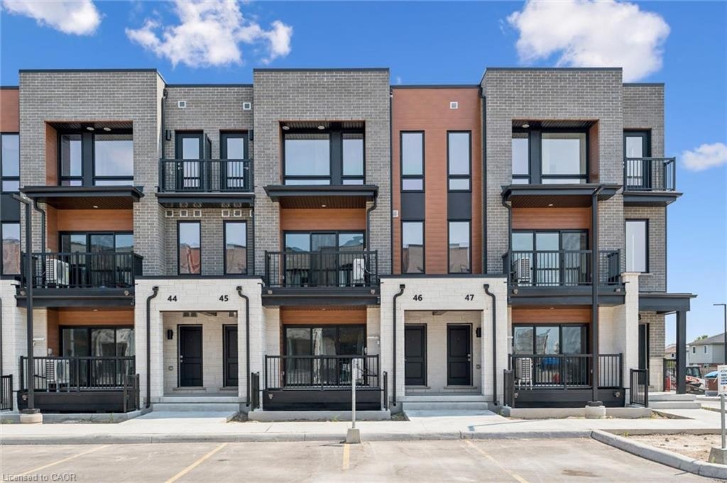 B046-525 Erinbrook Drive, Kitchener, ON, N2E 0L4