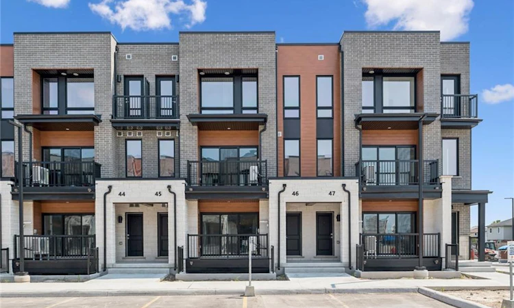 B046-525 Erinbrook Drive