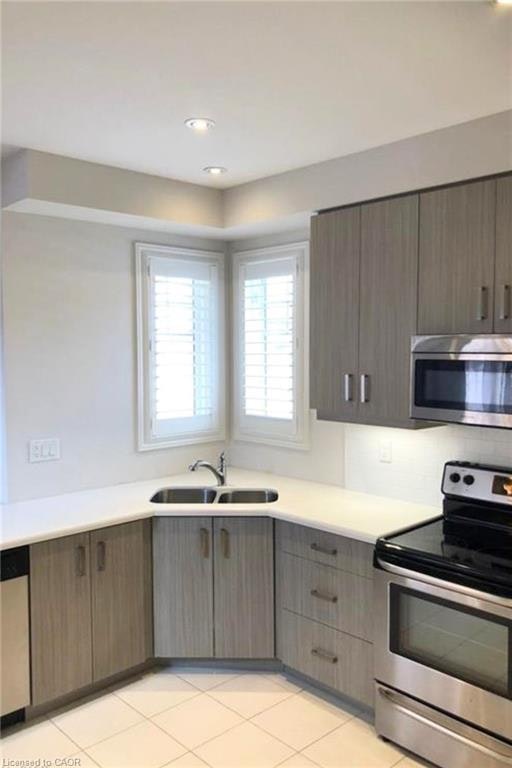 24 Farley Lane, Hamilton, ON, L9G 0G7 - 4