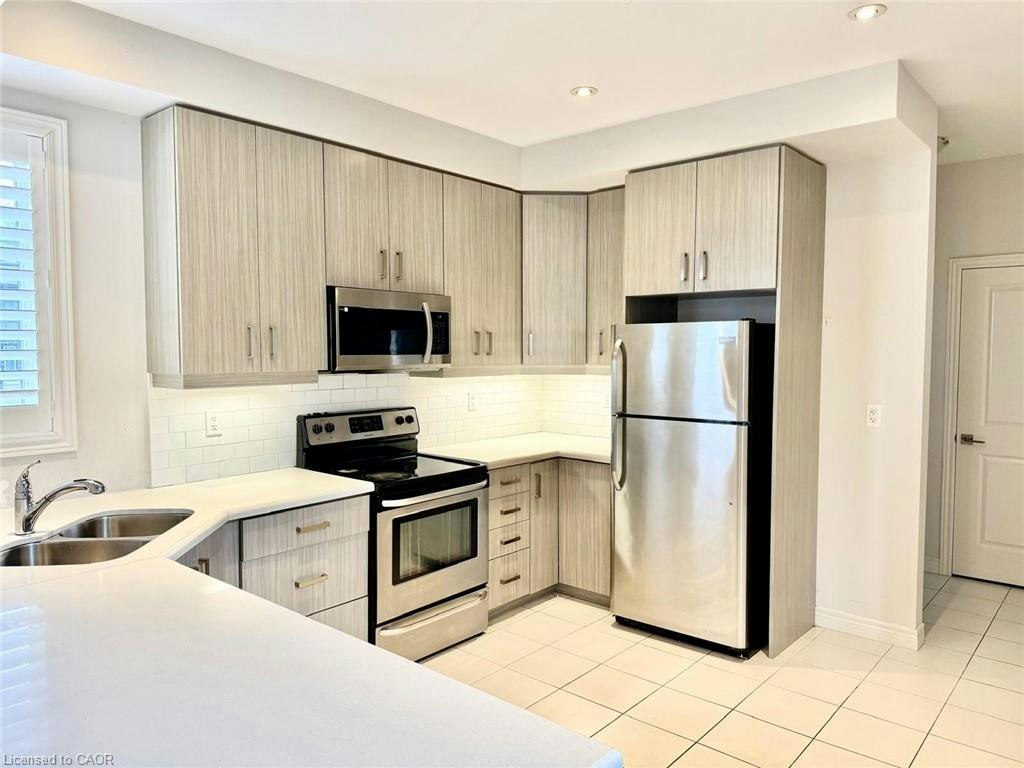 24 Farley Lane, Hamilton, ON, L9G 0G7 - 6