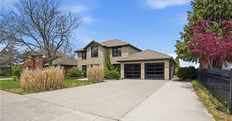 176 Albion Falls Boulevard, Hamilton, ON, L8W 1R6 - 2