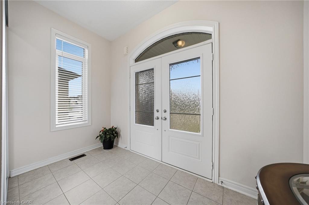 12 Oldham Avenue, Brant, ON, N3L 0G7 - 2