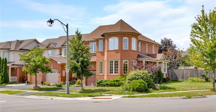 2204 Grand Oak Trail, Oakville, ON, L6M 4S6