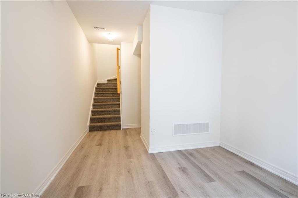 28 Dryden Lane, Hamilton, ON, L8H 0B6 - 4