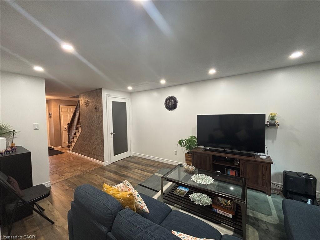 40 Caprice Court, Kitchener, ON, N2M 5M2 - 9