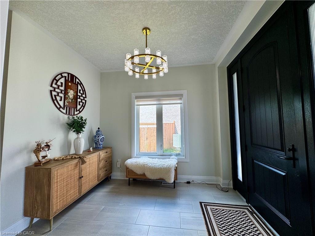 923 Eaglecrest Court, Kitchener, ON, N2K 0B8 - 4