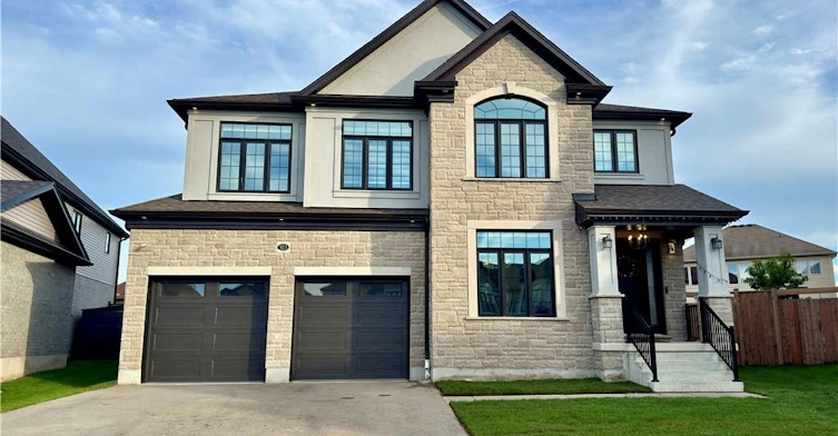 923 Eaglecrest Court, Kitchener, ON, N2K 0B8 - 2