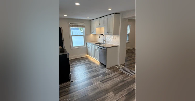 2-1090 Cannon Street E, Hamilton, ON, L8L 2J4 - 5