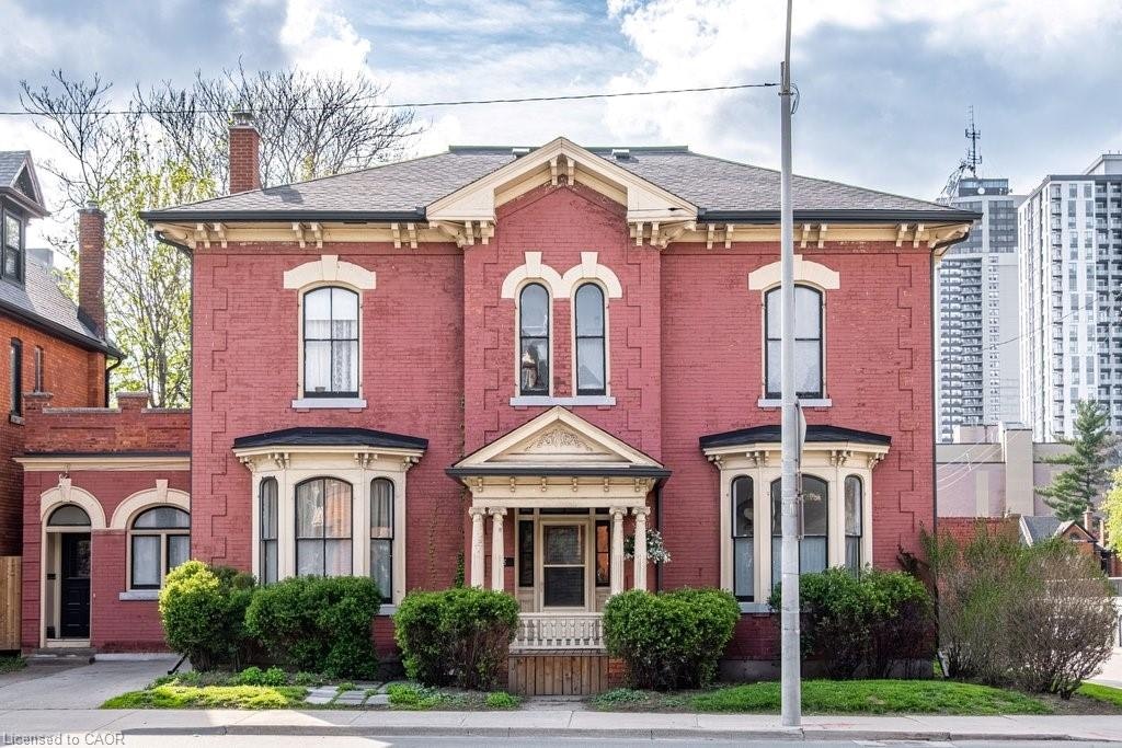 58 Wellington Street S - 5