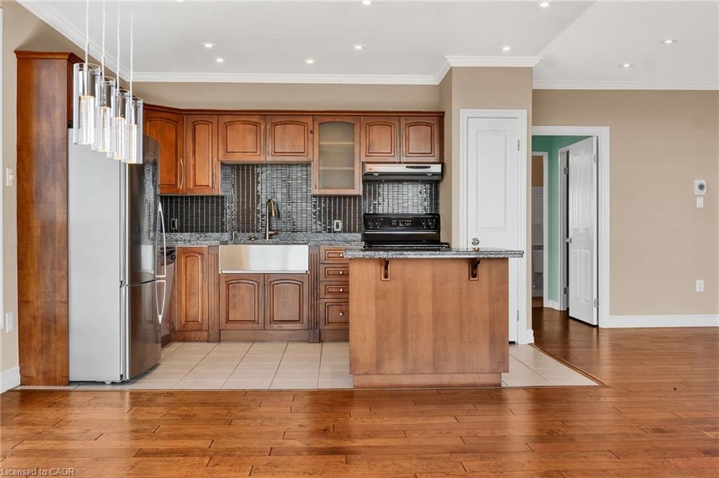 1303-255 Keats Way, Waterloo, ON, N2L 6N6 - 4