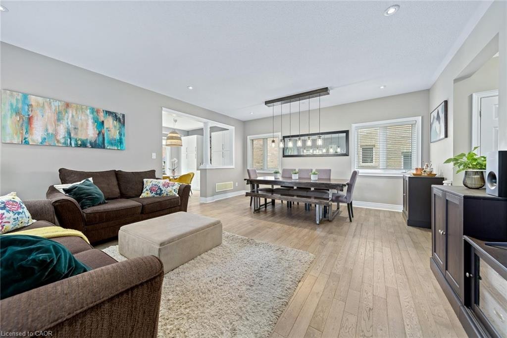 8 Duffel Crescent, Halton Hills, ON, L7G 0H7