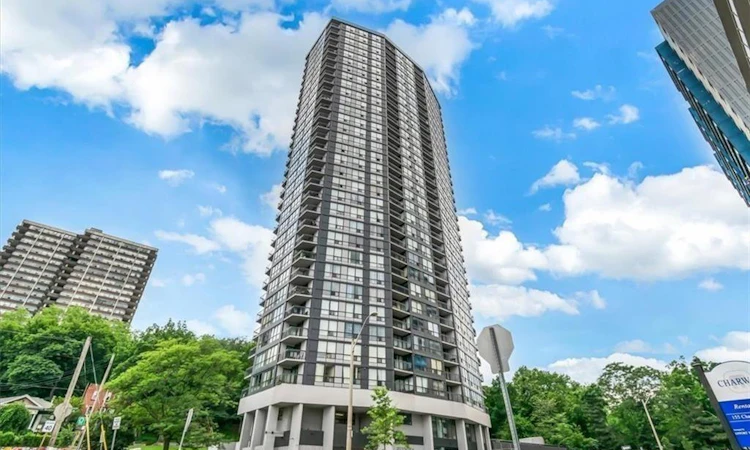 1201-150 Charlton Avenue