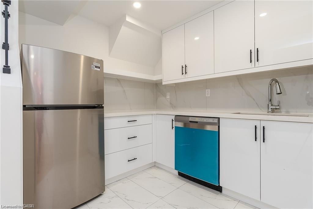 B-629 Settlersfield Court, Waterloo, ON, N2T 2K6 - 37