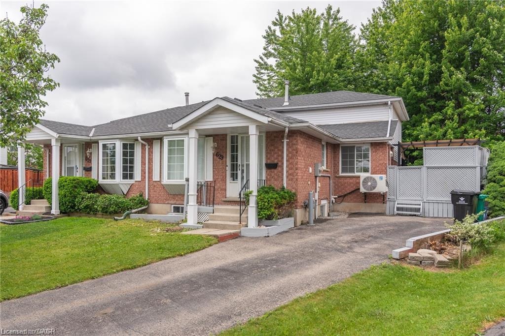 B-629 Settlersfield Court, Waterloo, ON, N2T 2K6 - 2