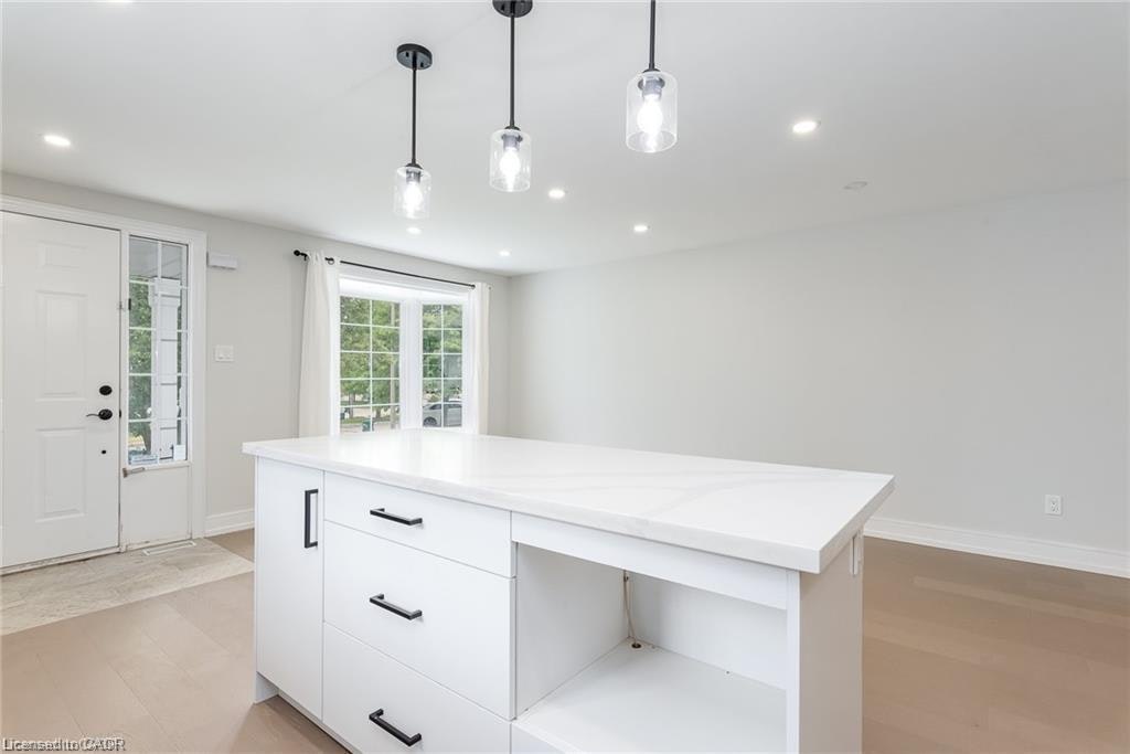 B-629 Settlersfield Court, Waterloo, ON, N2T 2K6 - 17
