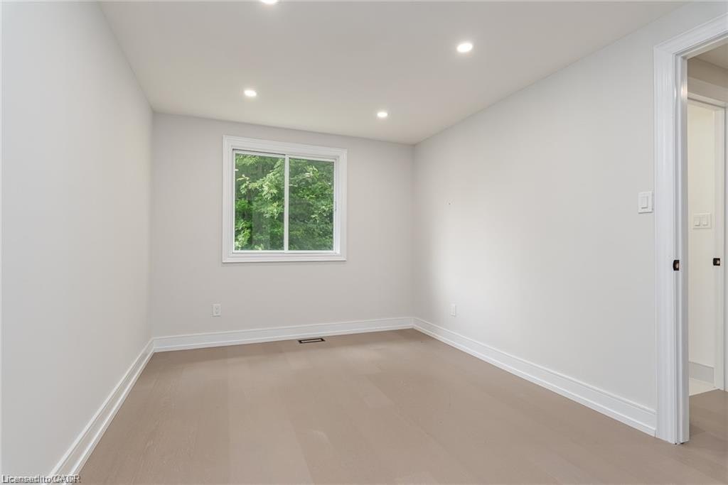 B-629 Settlersfield Court, Waterloo, ON, N2T 2K6 - 20