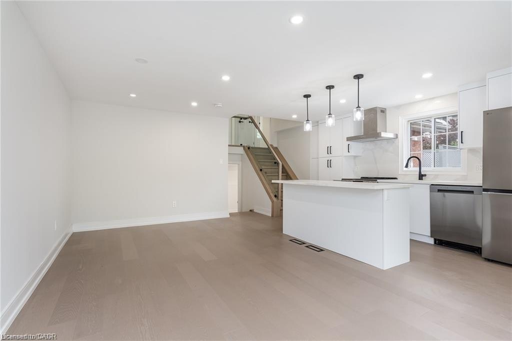 B-629 Settlersfield Court, Waterloo, ON, N2T 2K6 - 11