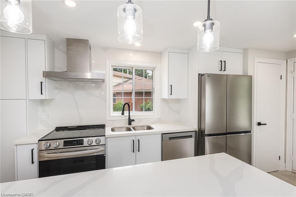 B-629 Settlersfield Court, Waterloo, ON, N2T 2K6 - 14
