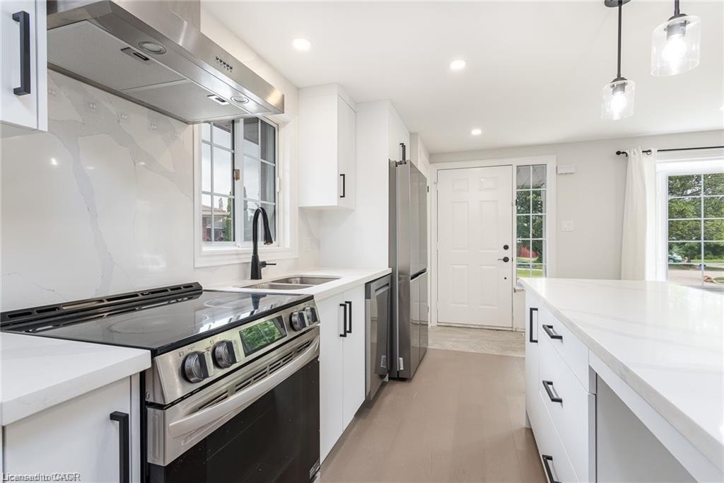 B-629 Settlersfield Court, Waterloo, ON, N2T 2K6 - 16