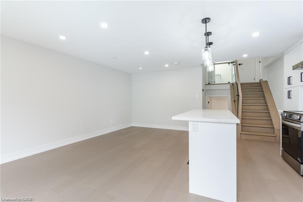 B-629 Settlersfield Court, Waterloo, ON, N2T 2K6 - 9