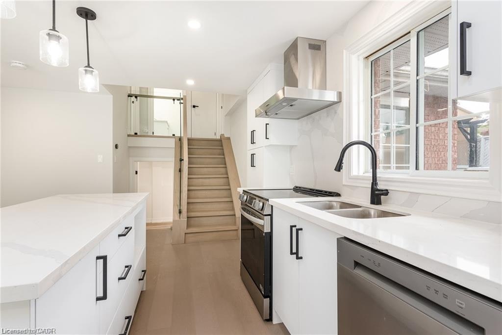 B-629 Settlersfield Court, Waterloo, ON, N2T 2K6 - 13